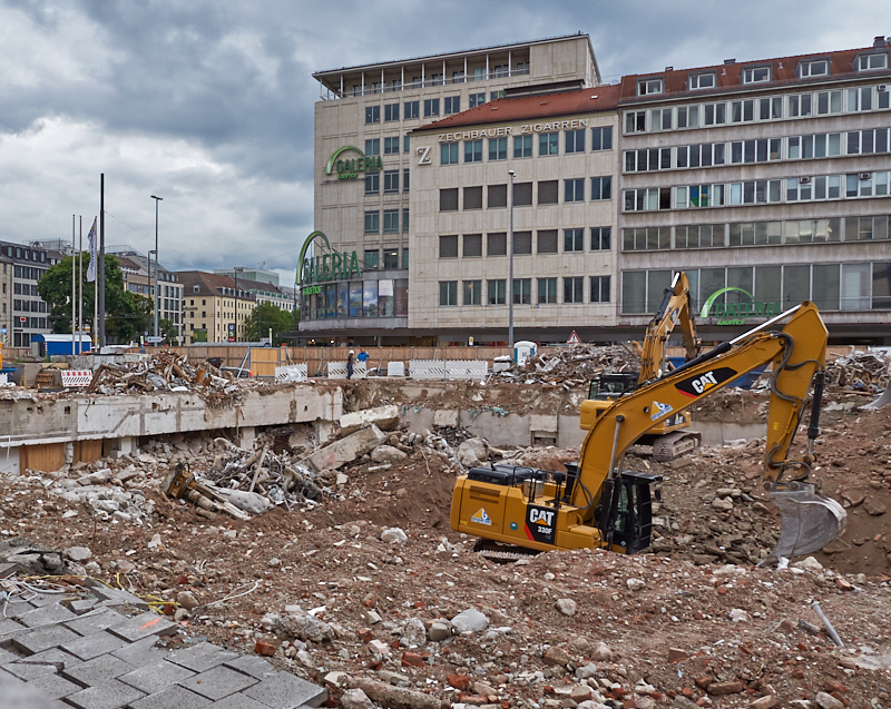 13.08.2019 - Im 2. Tiegeschoss des Hotel Königshof wird kräftig gebaggert