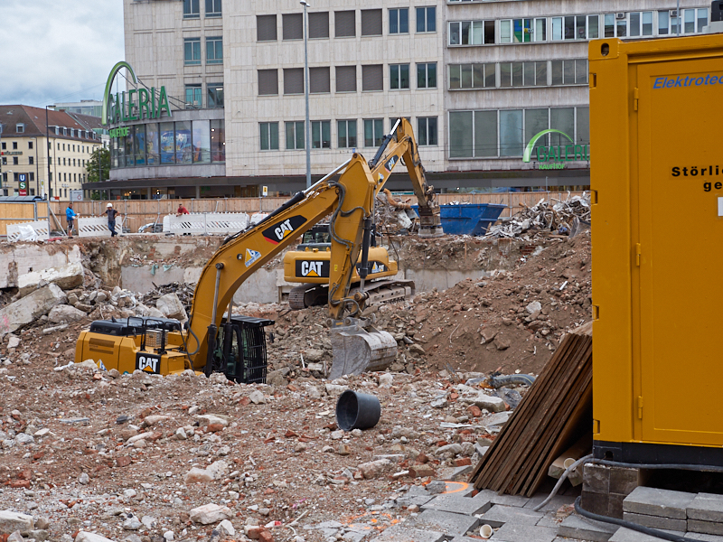 13.08.2019 - Im 2. Tiegeschoss des Hotel Königshof wird kräftig gebaggert