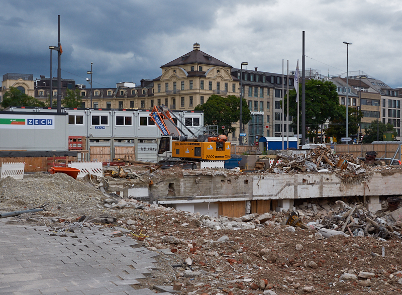 13.08.2019 - Im 2. Tiegeschoss des Hotel Königshof wird kräftig gebaggert