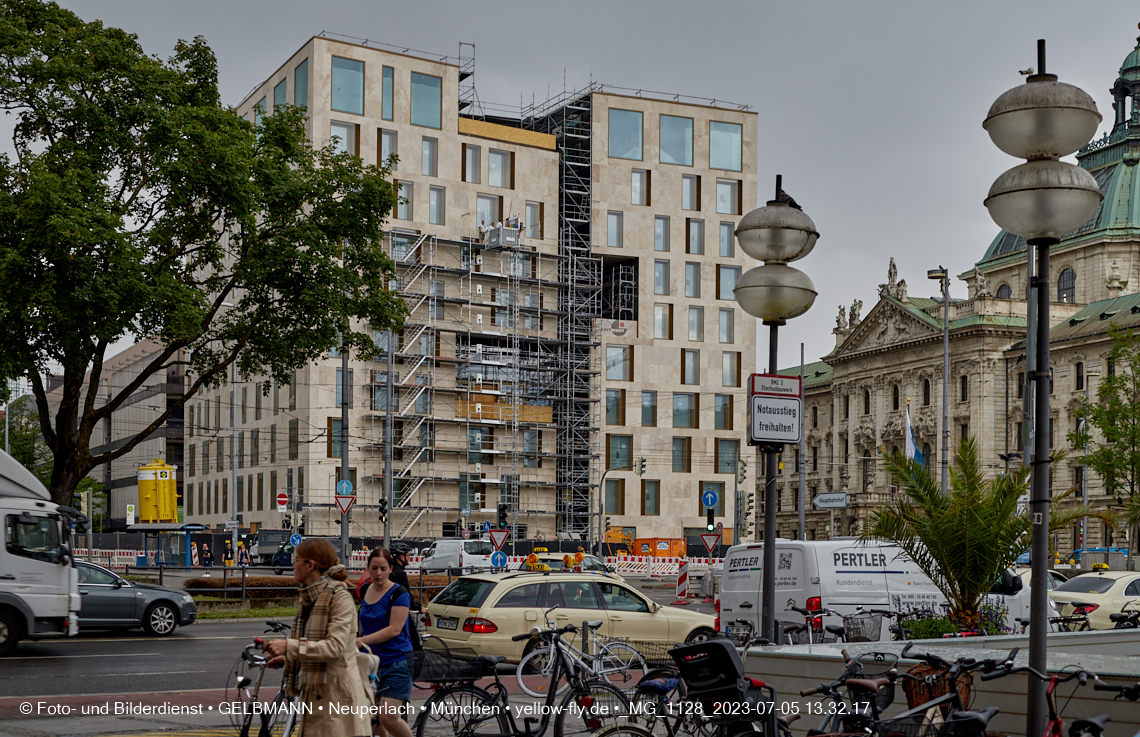 05.07.2023 - das Luxushotel Königshof verliert sein Gerüst