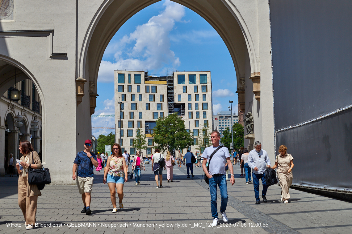 06.07.2023 - das Luxushotel Königshof verliert sein Gerüst