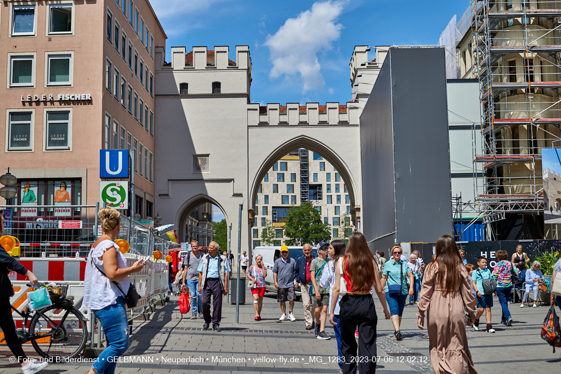 06.07.2023 - das Luxushotel Königshof verliert sein Gerüst