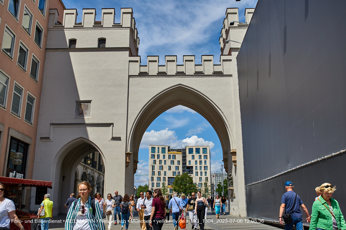06.07.2023 - das Luxushotel Königshof verliert sein Gerüst