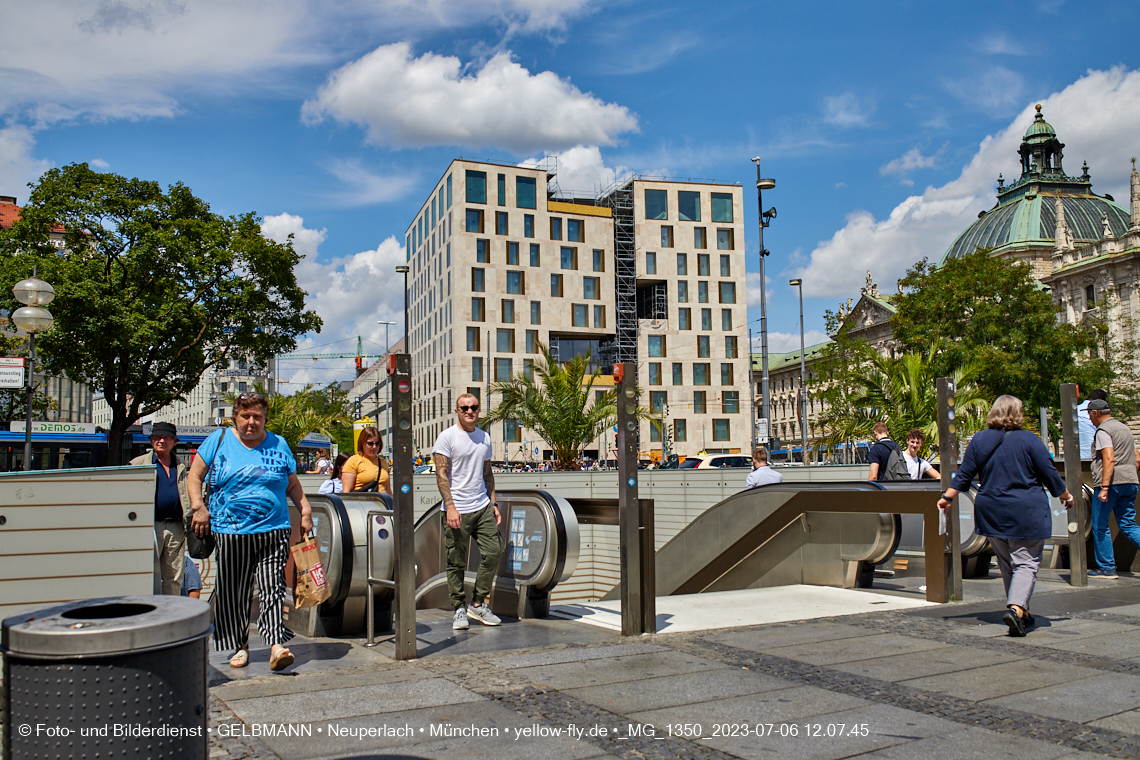 06.07.2023 - das Luxushotel Königshof verliert sein Gerüst
