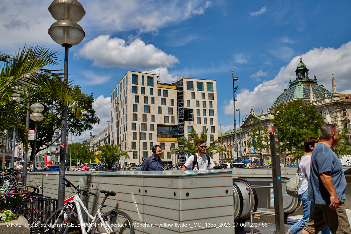 06.07.2023 - das Luxushotel Königshof verliert sein Gerüst