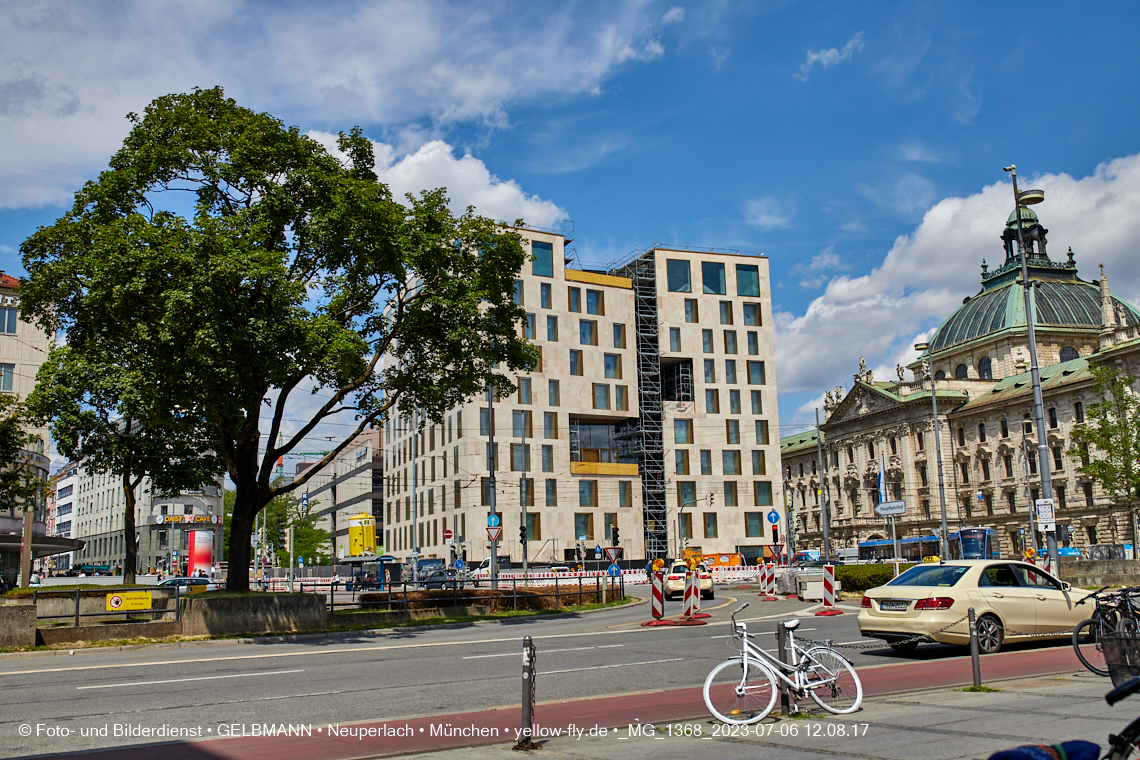 06.07.2023 - das Luxushotel Königshof verliert sein Gerüst