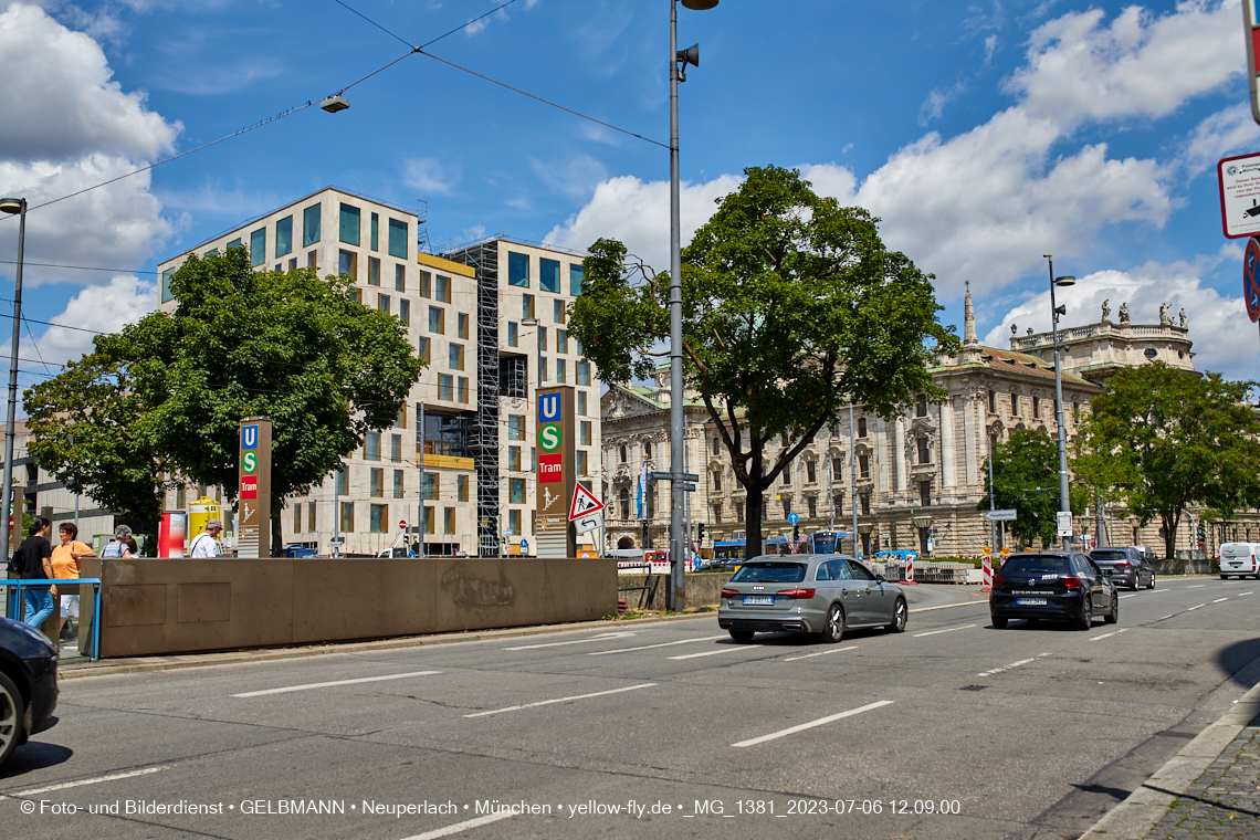 06.07.2023 - das Luxushotel Königshof verliert sein Gerüst