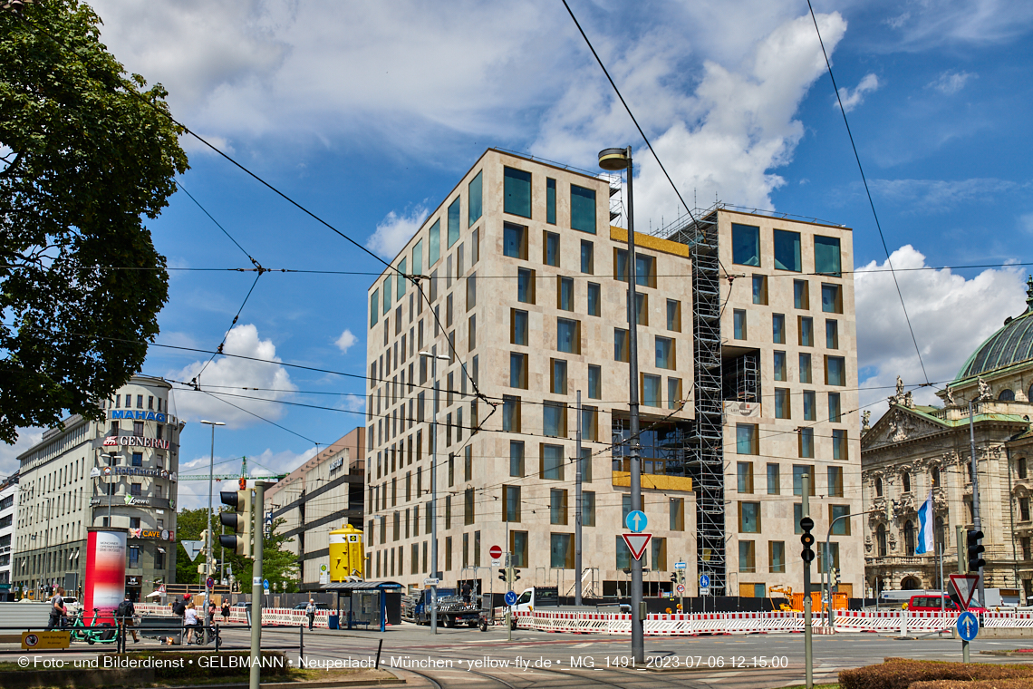 06.07.2023 - das Luxushotel Königshof verliert sein Gerüst