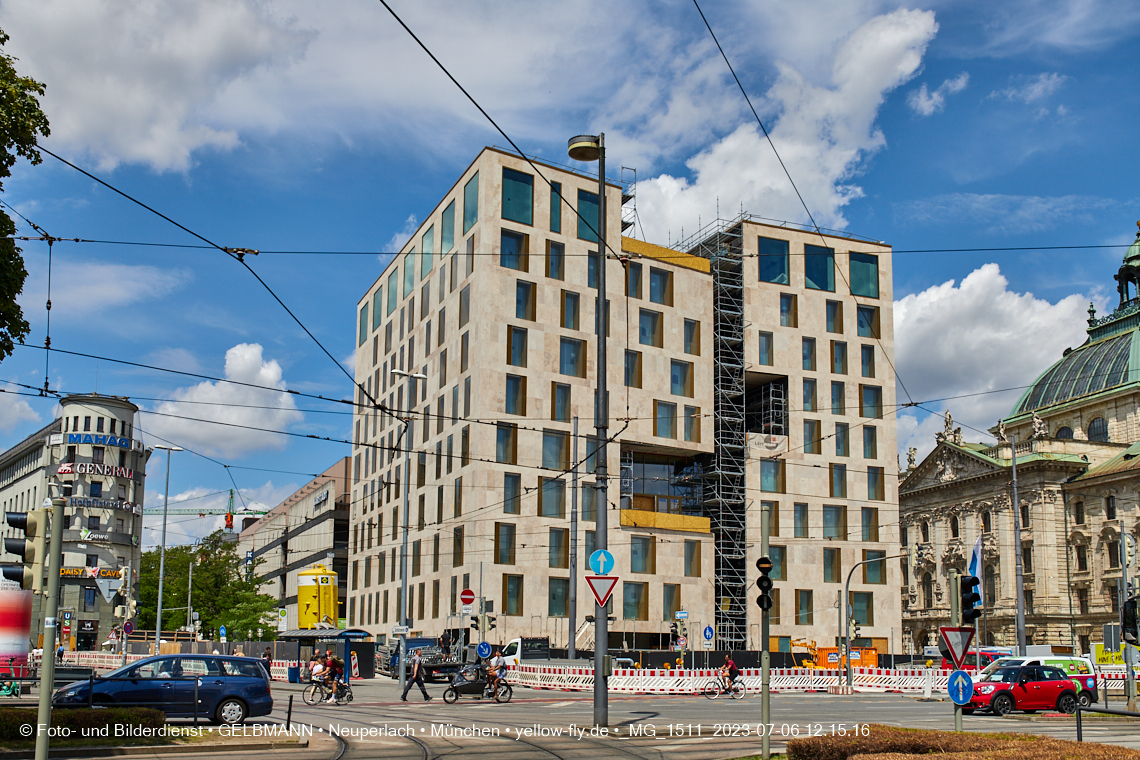 06.07.2023 - das Luxushotel Königshof verliert sein Gerüst