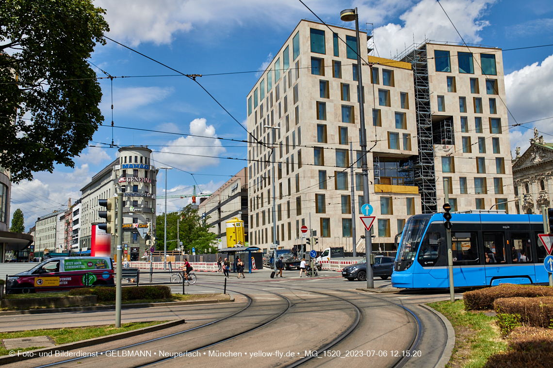 06.07.2023 - das Luxushotel Königshof verliert sein Gerüst