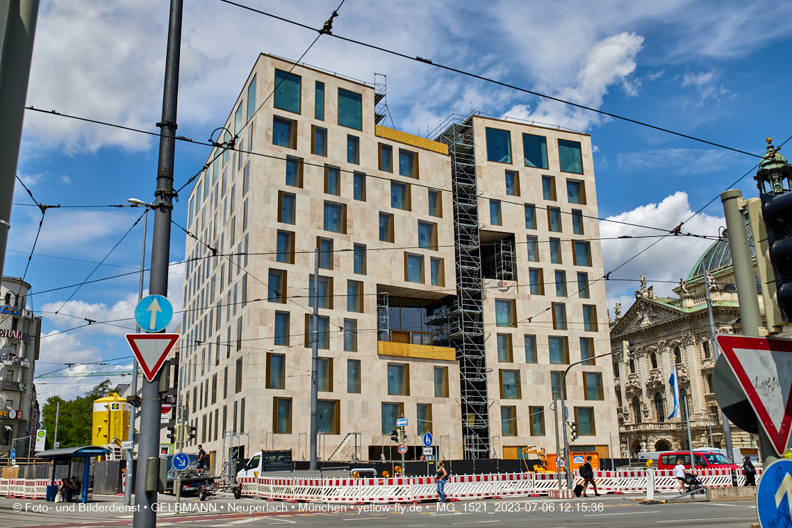 06.07.2023 - das Luxushotel Königshof verliert sein Gerüst