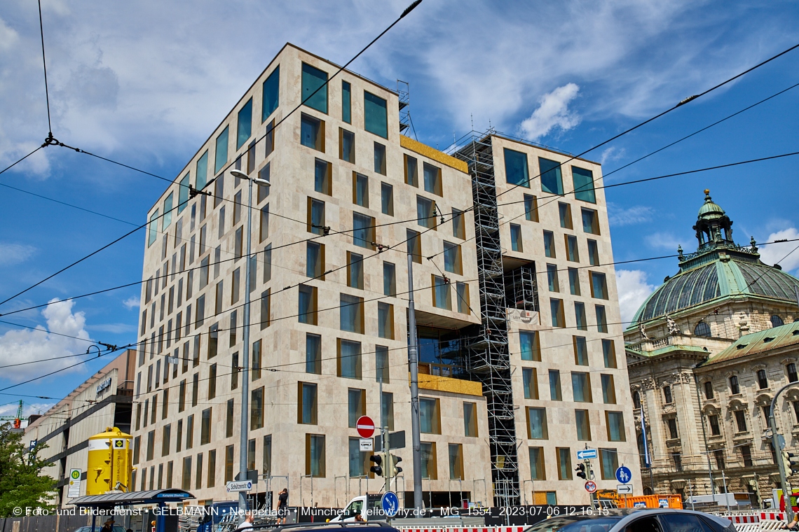 06.07.2023 - das Luxushotel Königshof verliert sein Gerüst