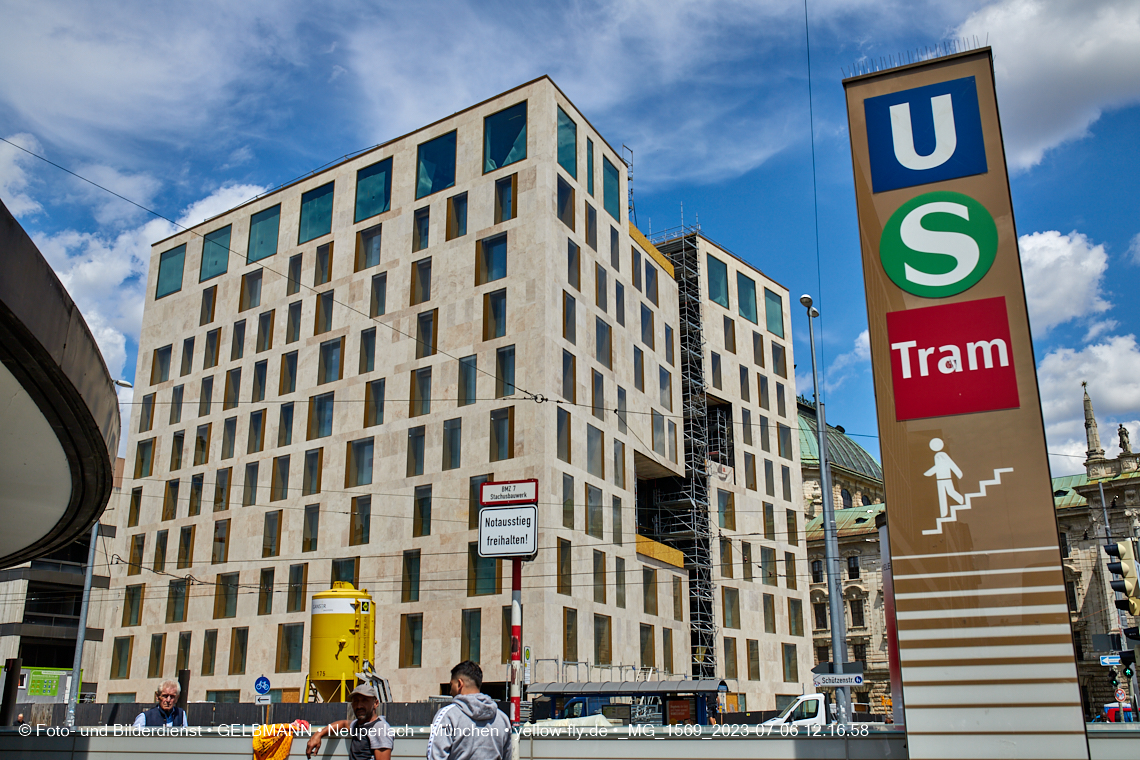 06.07.2023 - das Luxushotel Königshof verliert sein Gerüst
