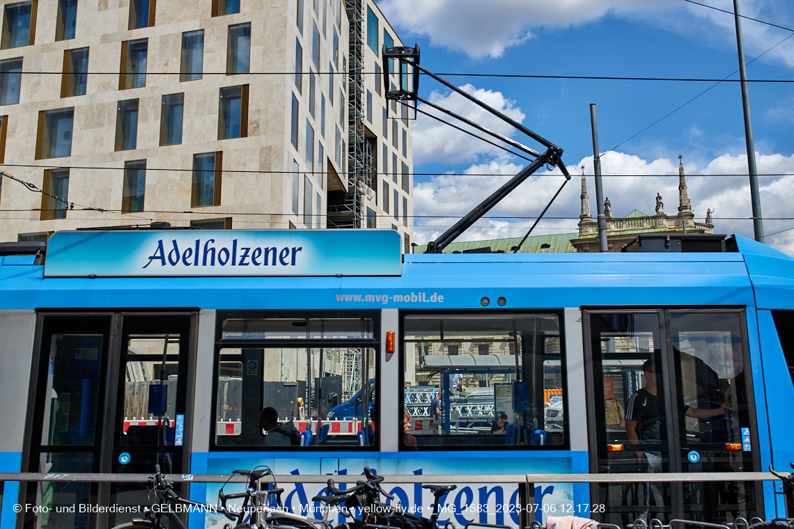 06.07.2023 - das Luxushotel Königshof verliert sein Gerüst