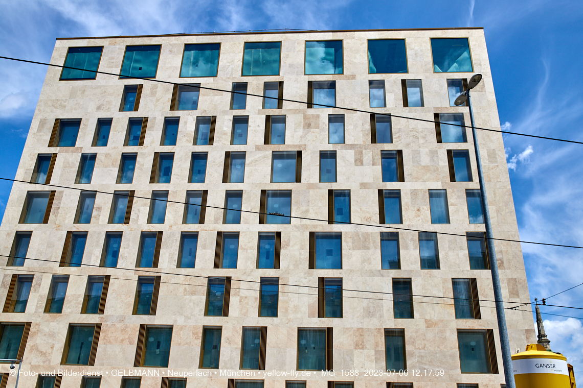 06.07.2023 - das Luxushotel Königshof verliert sein Gerüst
