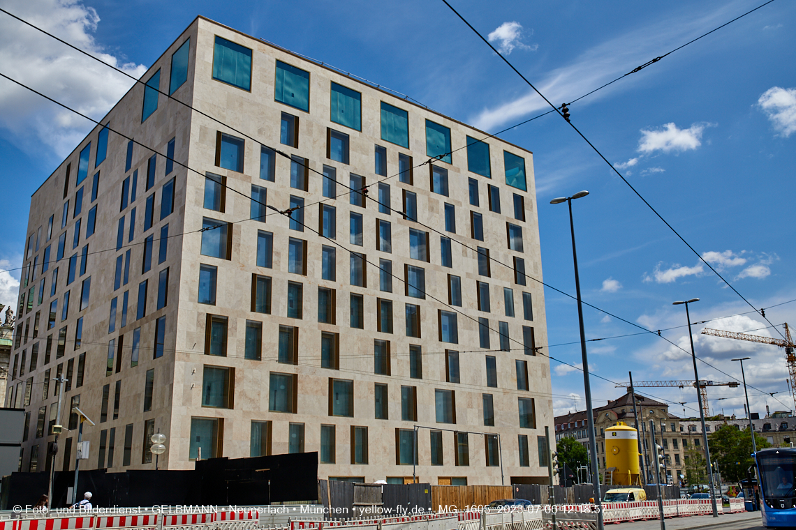 06.07.2023 - das Luxushotel Königshof verliert sein Gerüst