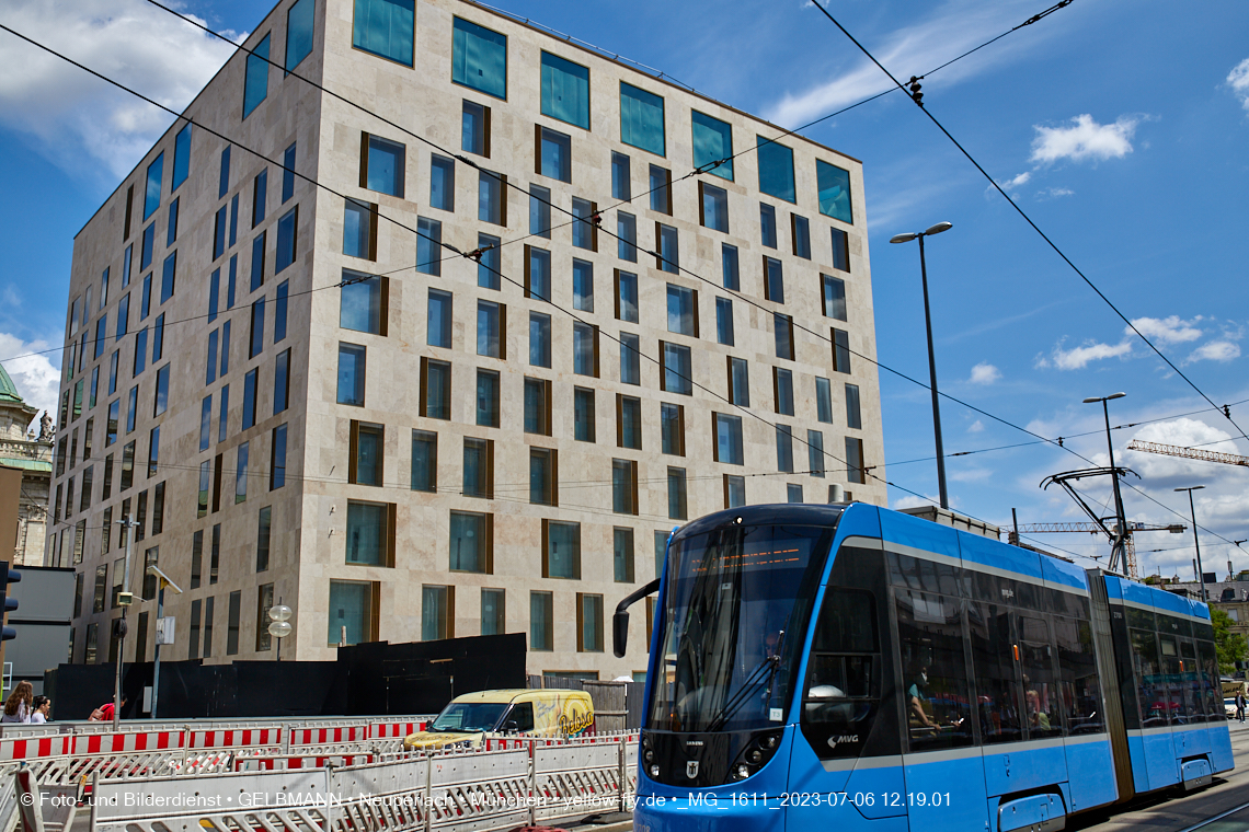 06.07.2023 - das Luxushotel Königshof verliert sein Gerüst