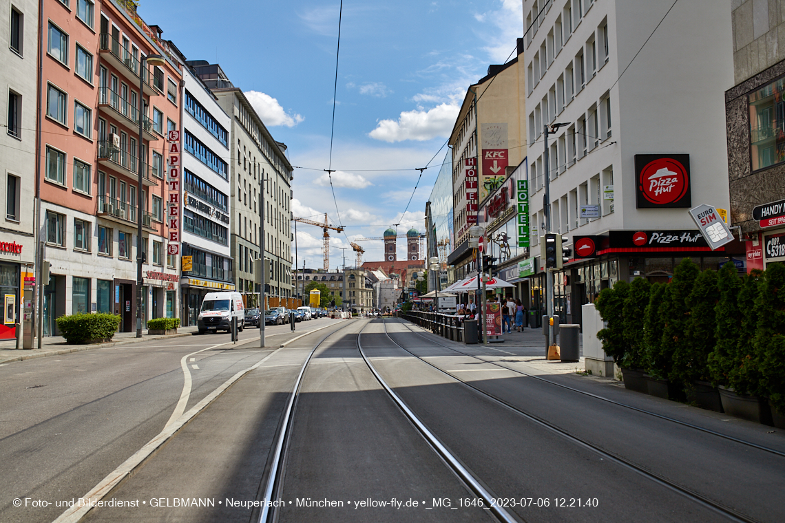 06.07.2023 - das Luxushotel Königshof verliert sein Gerüst