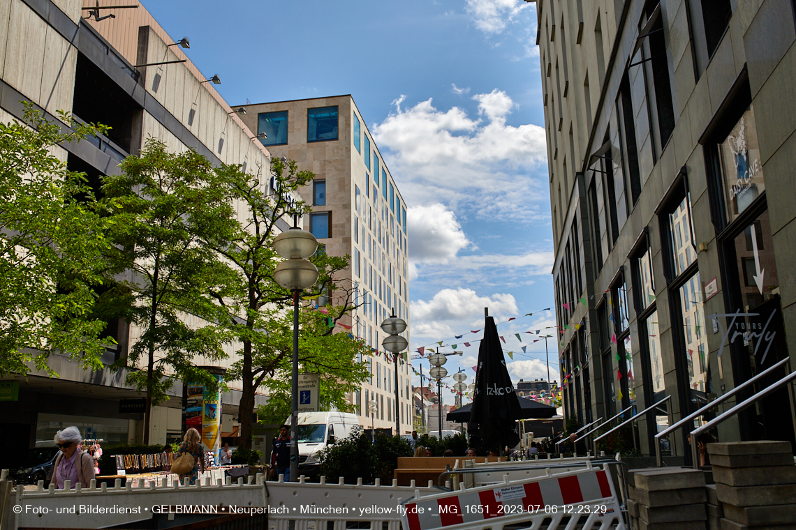 06.07.2023 - das Luxushotel Königshof verliert sein Gerüst