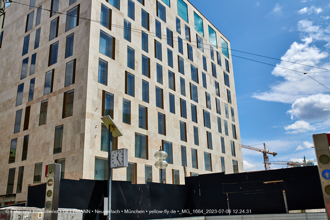 06.07.2023 - das Luxushotel Königshof verliert sein Gerüst