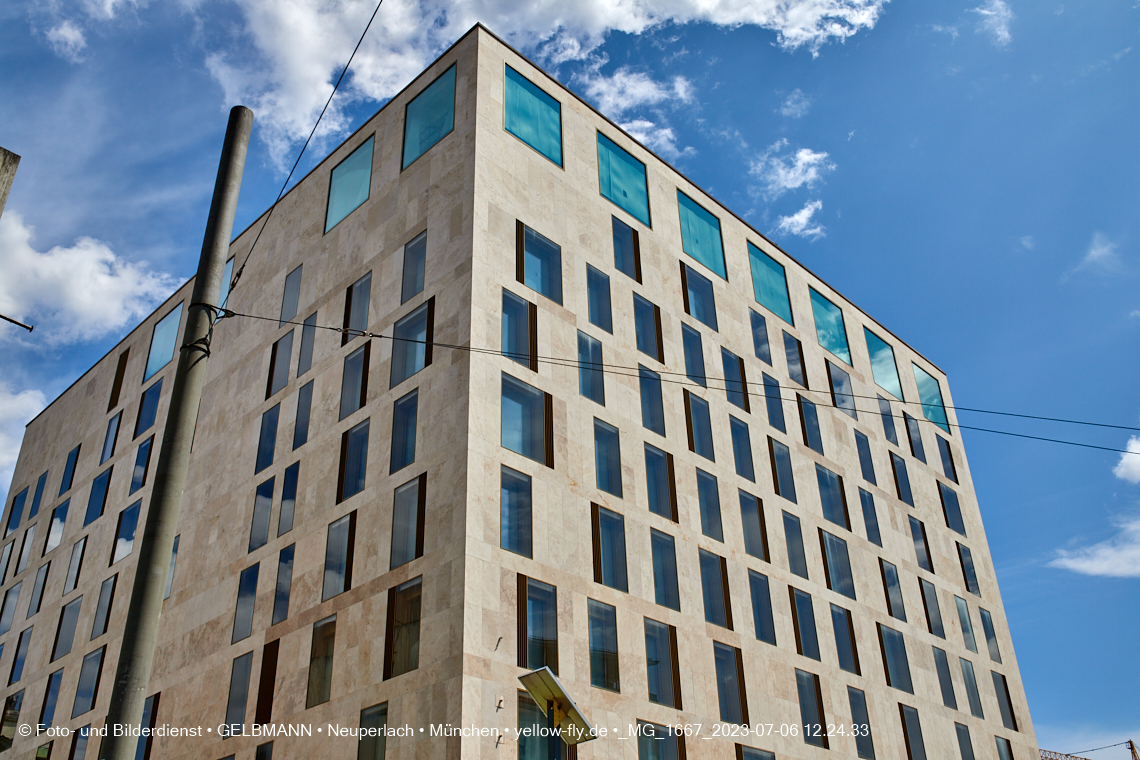 06.07.2023 - das Luxushotel Königshof verliert sein Gerüst