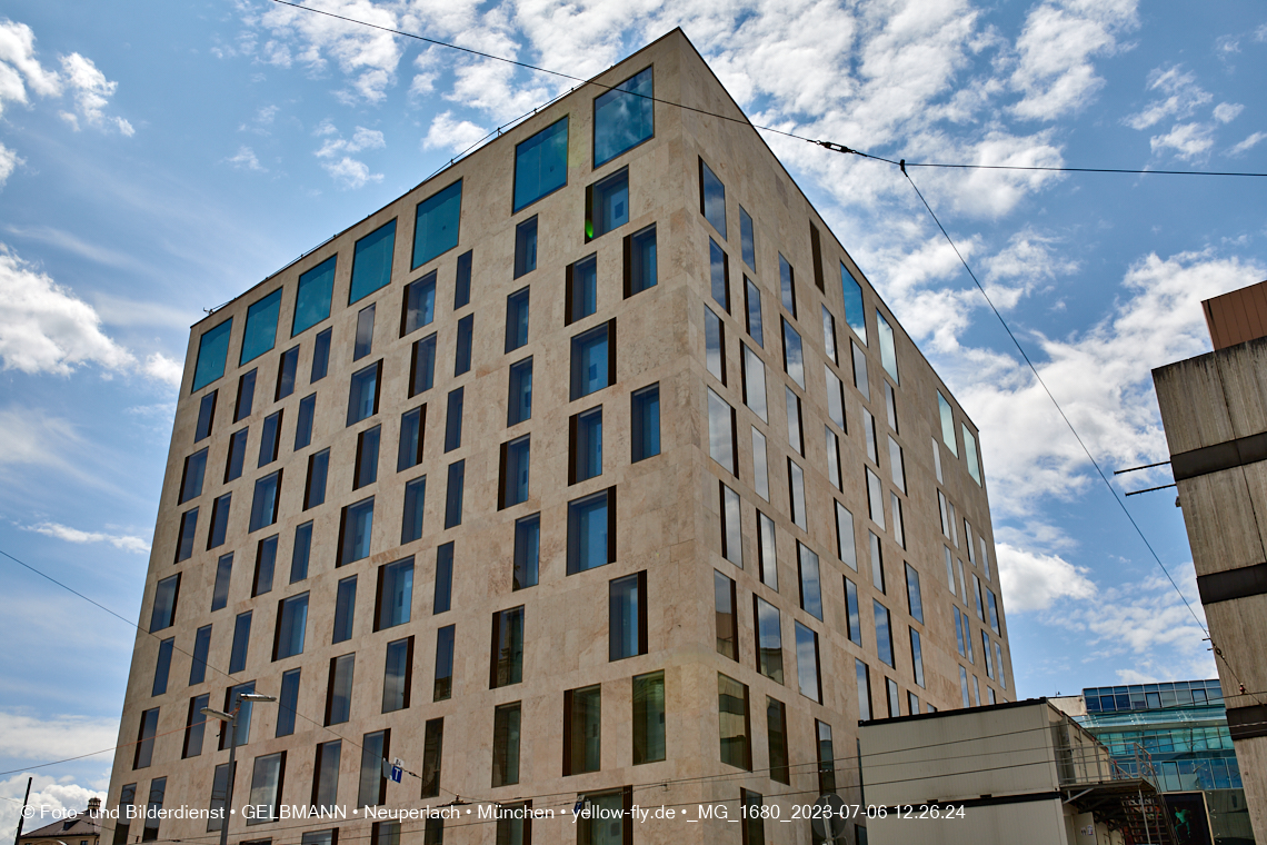 06.07.2023 - das Luxushotel Königshof verliert sein Gerüst