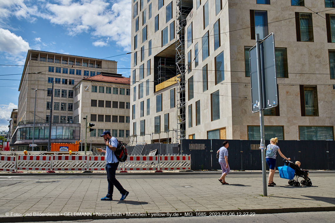 06.07.2023 - das Luxushotel Königshof verliert sein Gerüst
