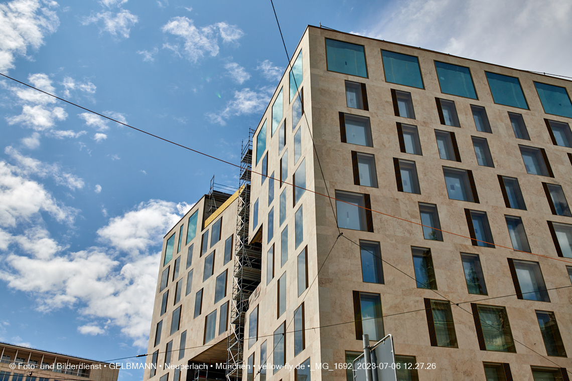 06.07.2023 - das Luxushotel Königshof verliert sein Gerüst