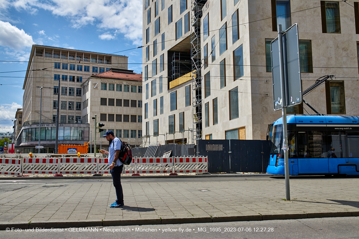 06.07.2023 - das Luxushotel Königshof verliert sein Gerüst