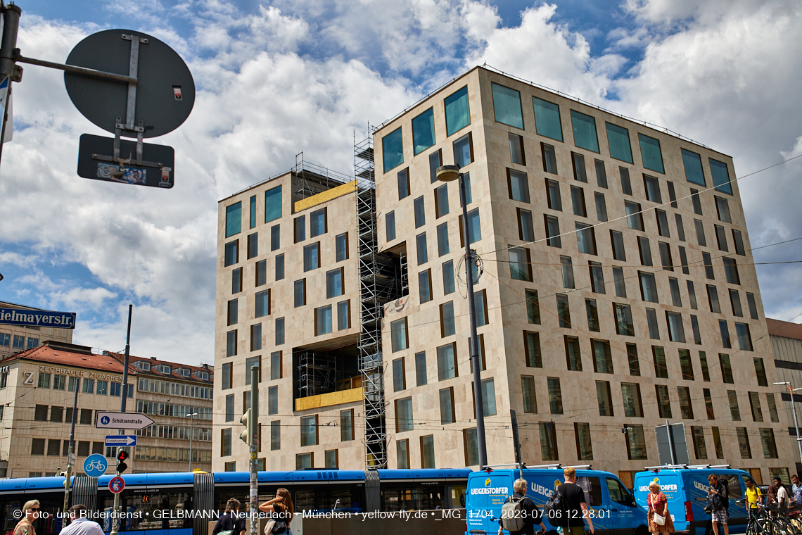 06.07.2023 - das Luxushotel Königshof verliert sein Gerüst