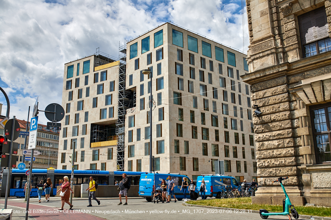 06.07.2023 - das Luxushotel Königshof verliert sein Gerüst