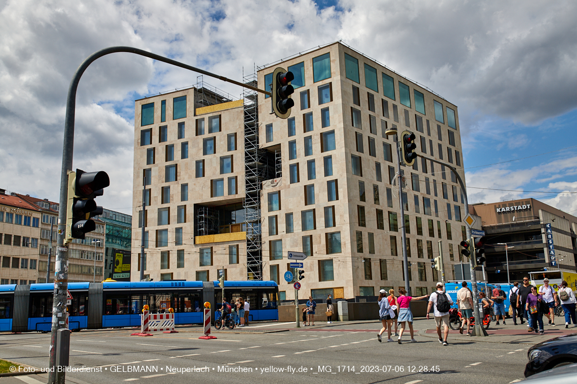 06.07.2023 - das Luxushotel Königshof verliert sein Gerüst