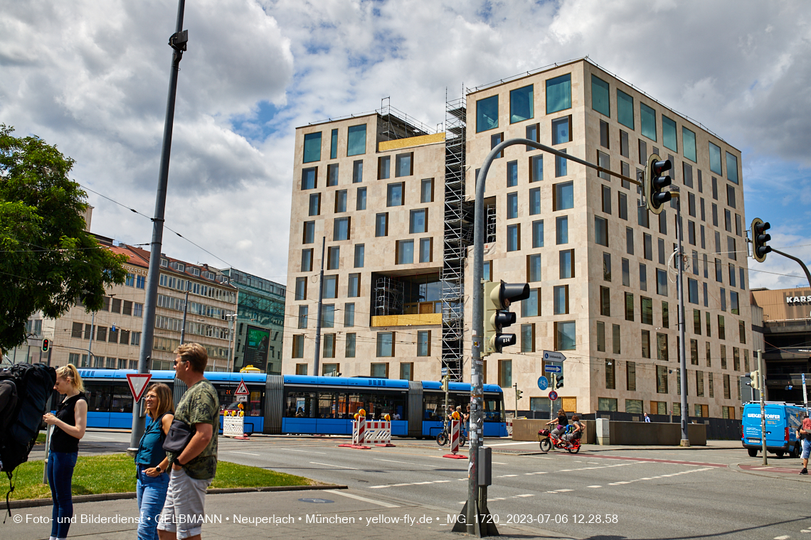 06.07.2023 - das Luxushotel Königshof verliert sein Gerüst