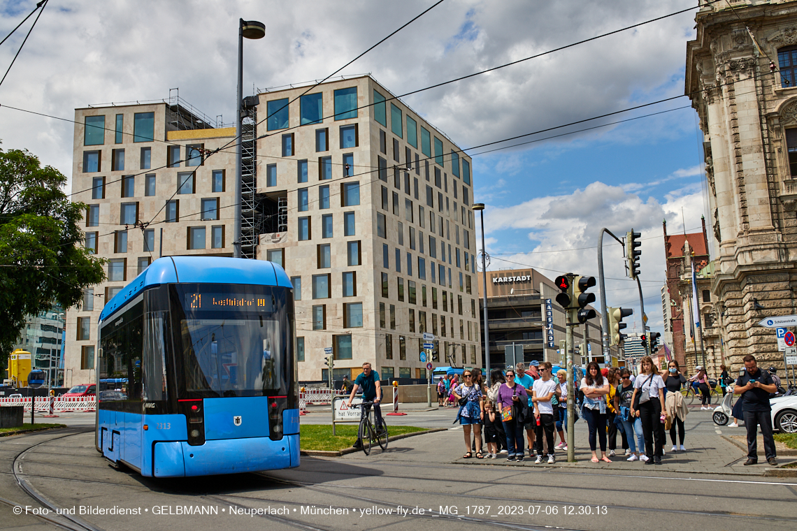 06.07.2023 - das Luxushotel Königshof verliert sein Gerüst