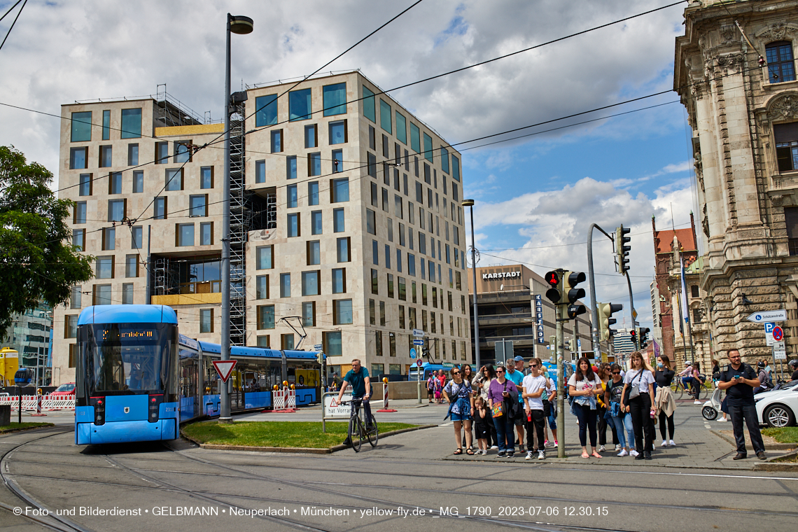 06.07.2023 - das Luxushotel Königshof verliert sein Gerüst