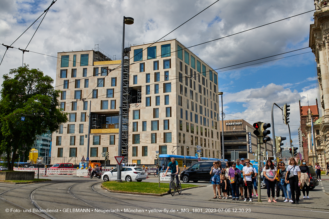 06.07.2023 - das Luxushotel Königshof verliert sein Gerüst