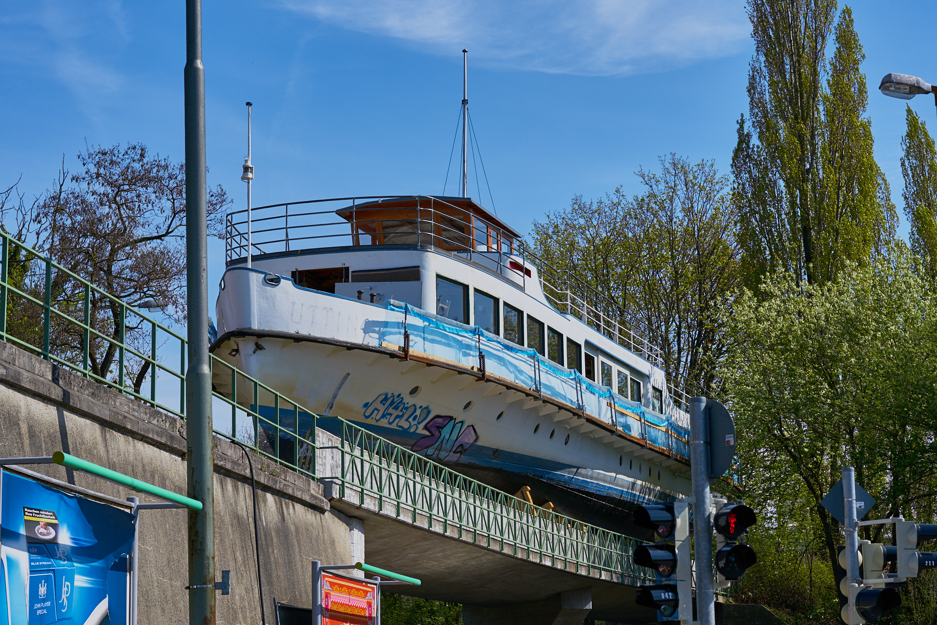 MS-UTTING-auf der Gleisbrücke über der Lagerhausstraße in Sendling