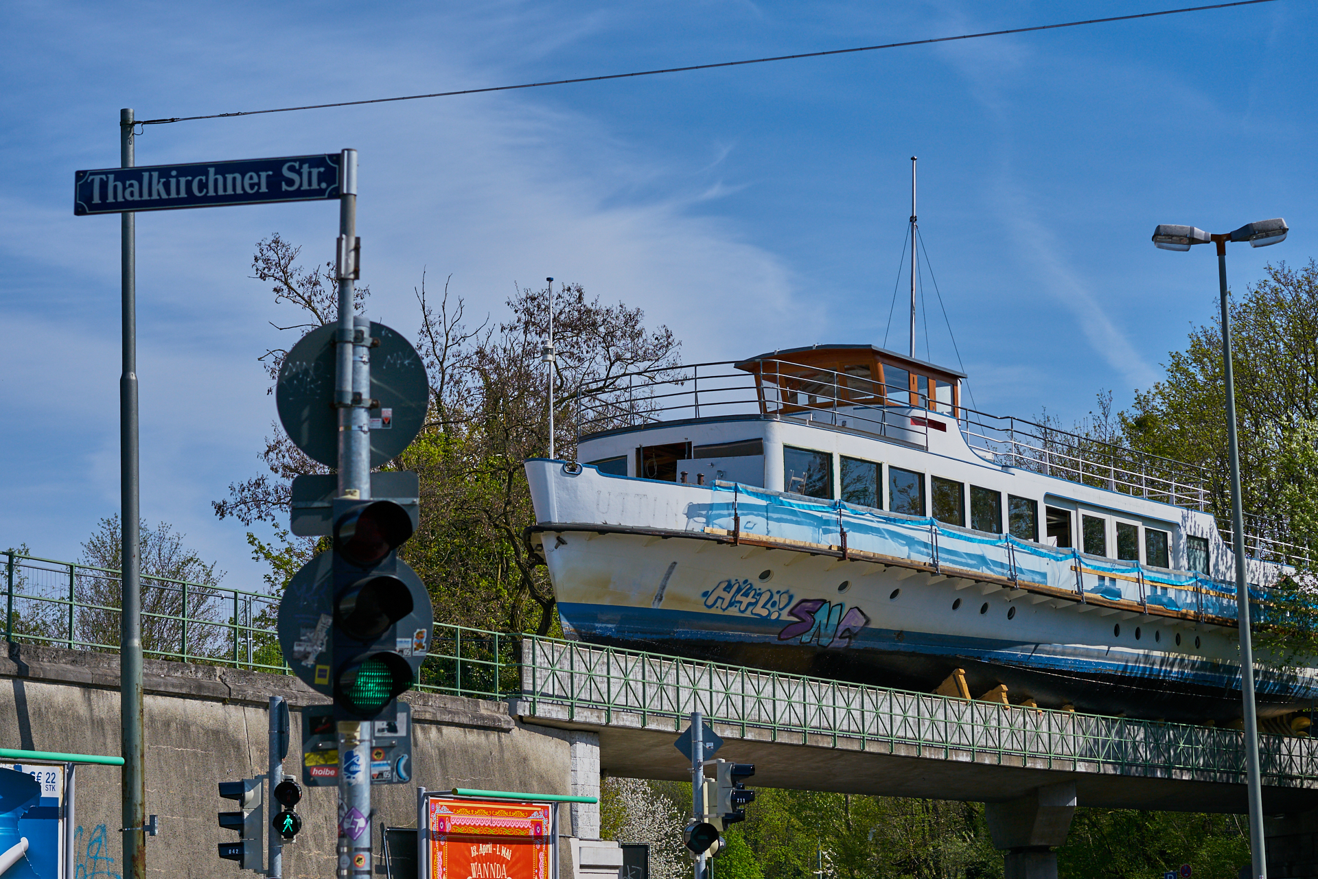 MS-UTTING-auf der Gleisbrücke über der Lagerhausstraße in Sendling