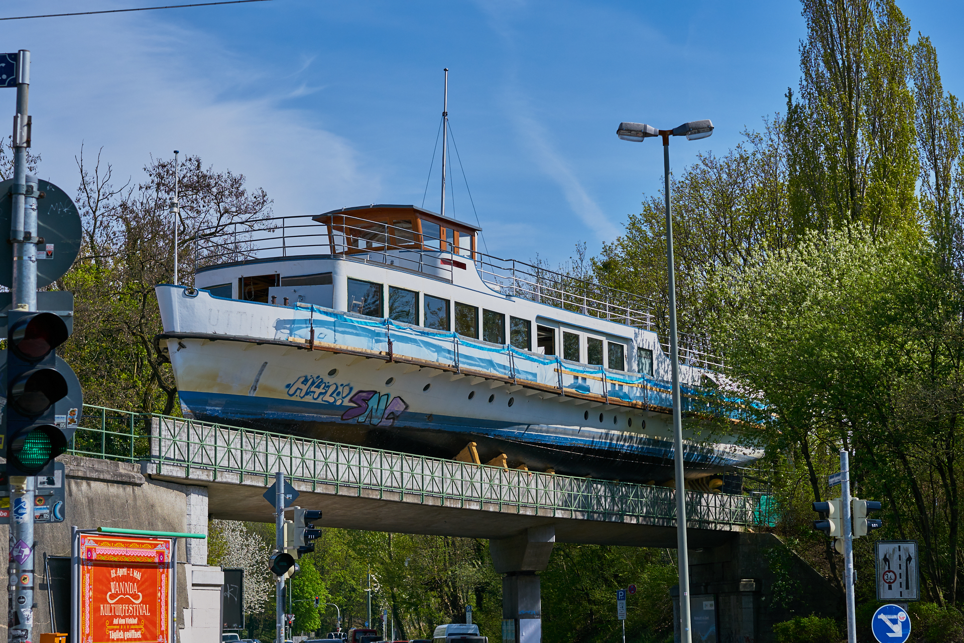 MS-UTTING-auf der Gleisbrücke über der Lagerhausstraße in Sendling