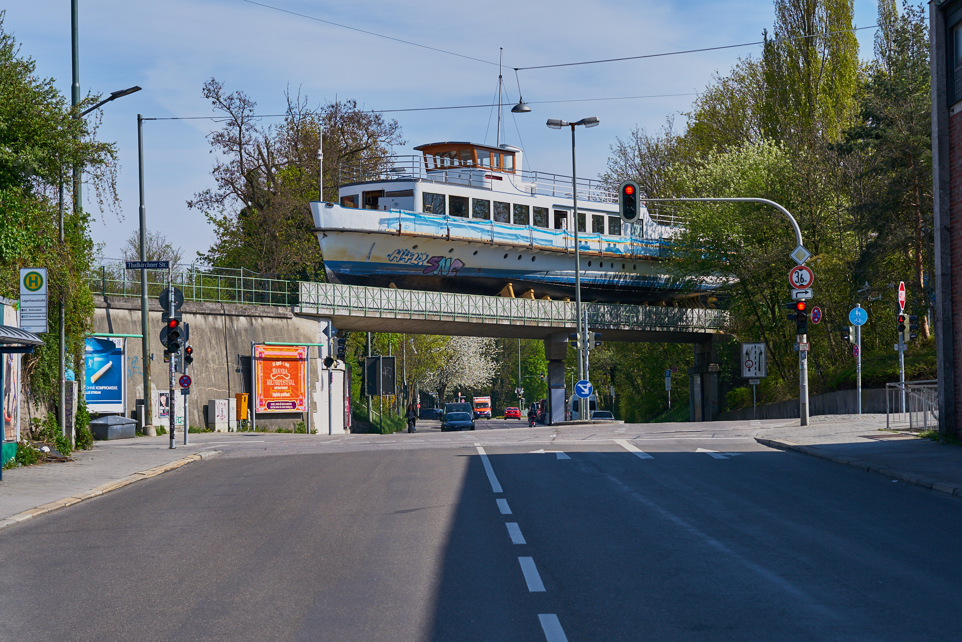 MS-UTTING-auf der Gleisbrücke über der Lagerhausstraße in Sendling