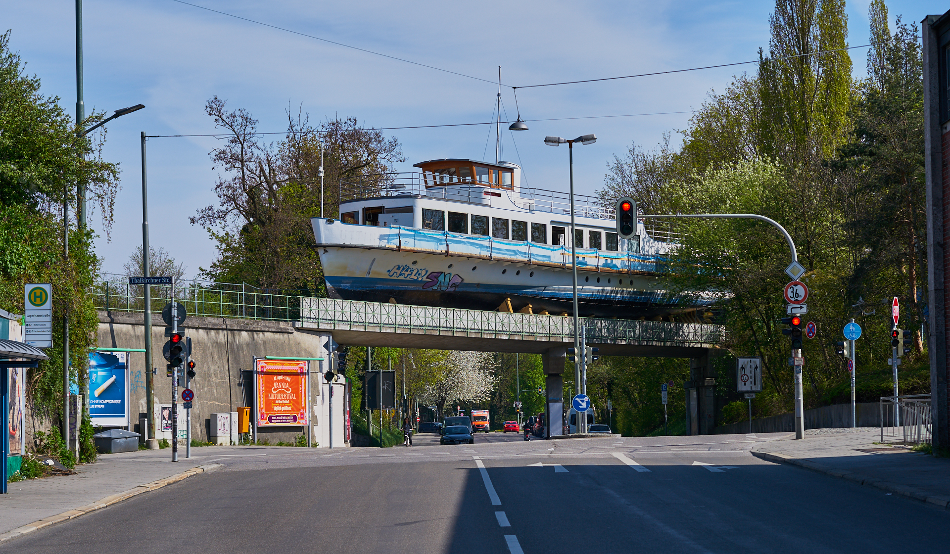 MS-UTTING-auf der Gleisbrücke über der Lagerhausstraße in Sendling