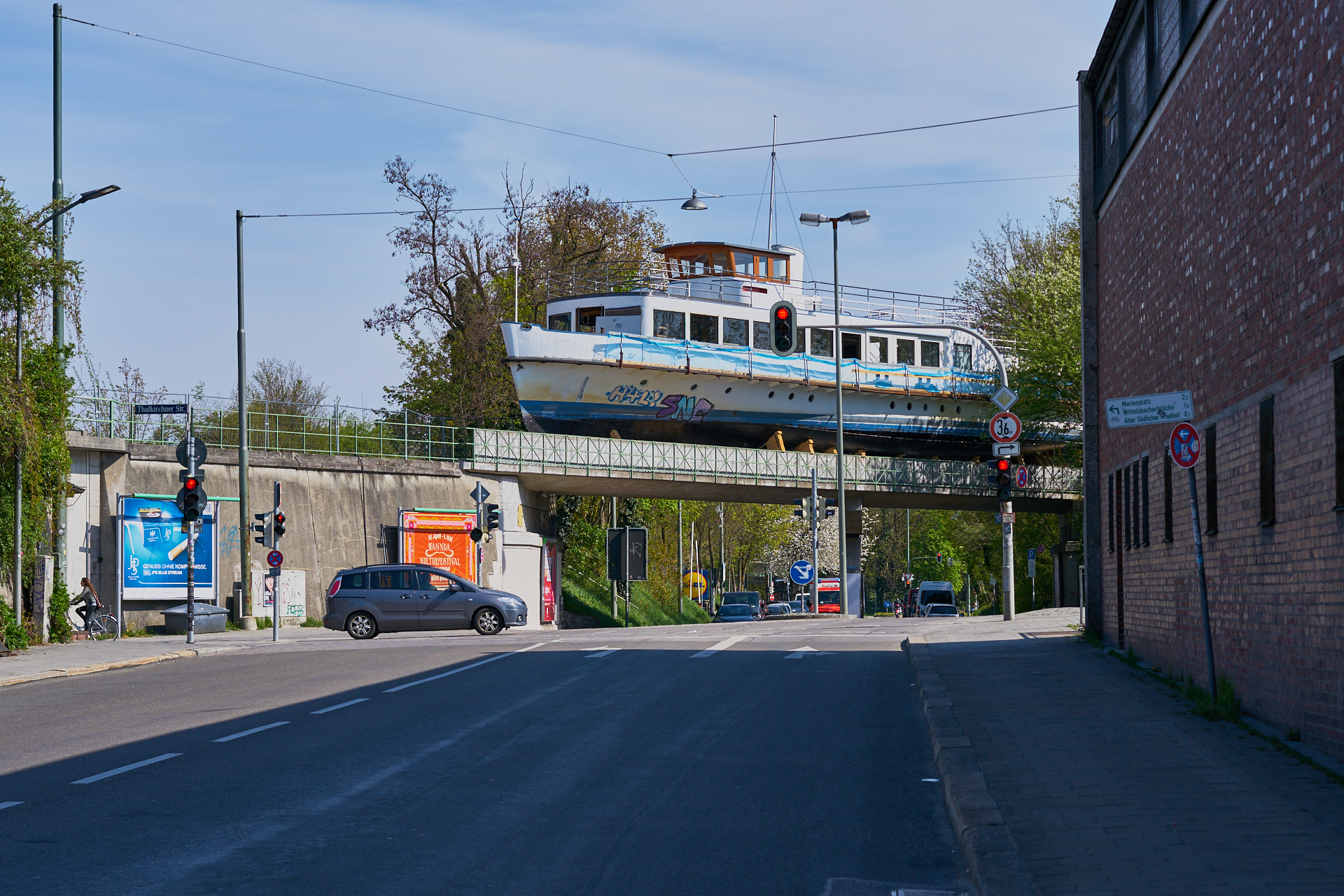 MS-UTTING-auf der Gleisbrücke über der Lagerhausstraße in Sendling