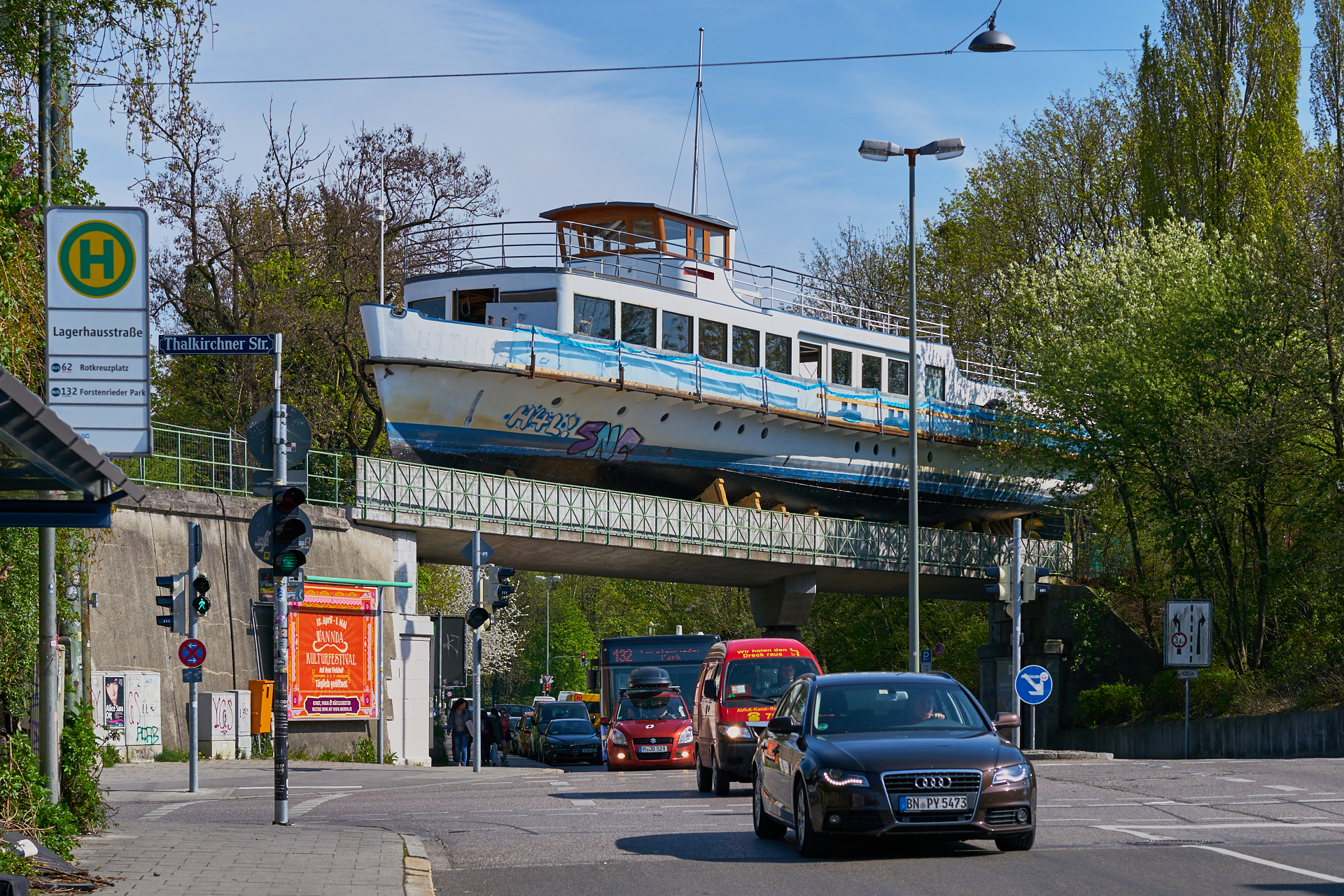 MS-UTTING-auf der Gleisbrücke über der Lagerhausstraße in Sendling