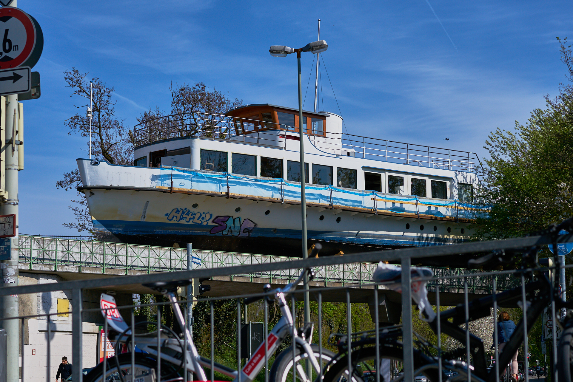 MS-UTTING-auf der Gleisbrücke über der Lagerhausstraße in Sendling