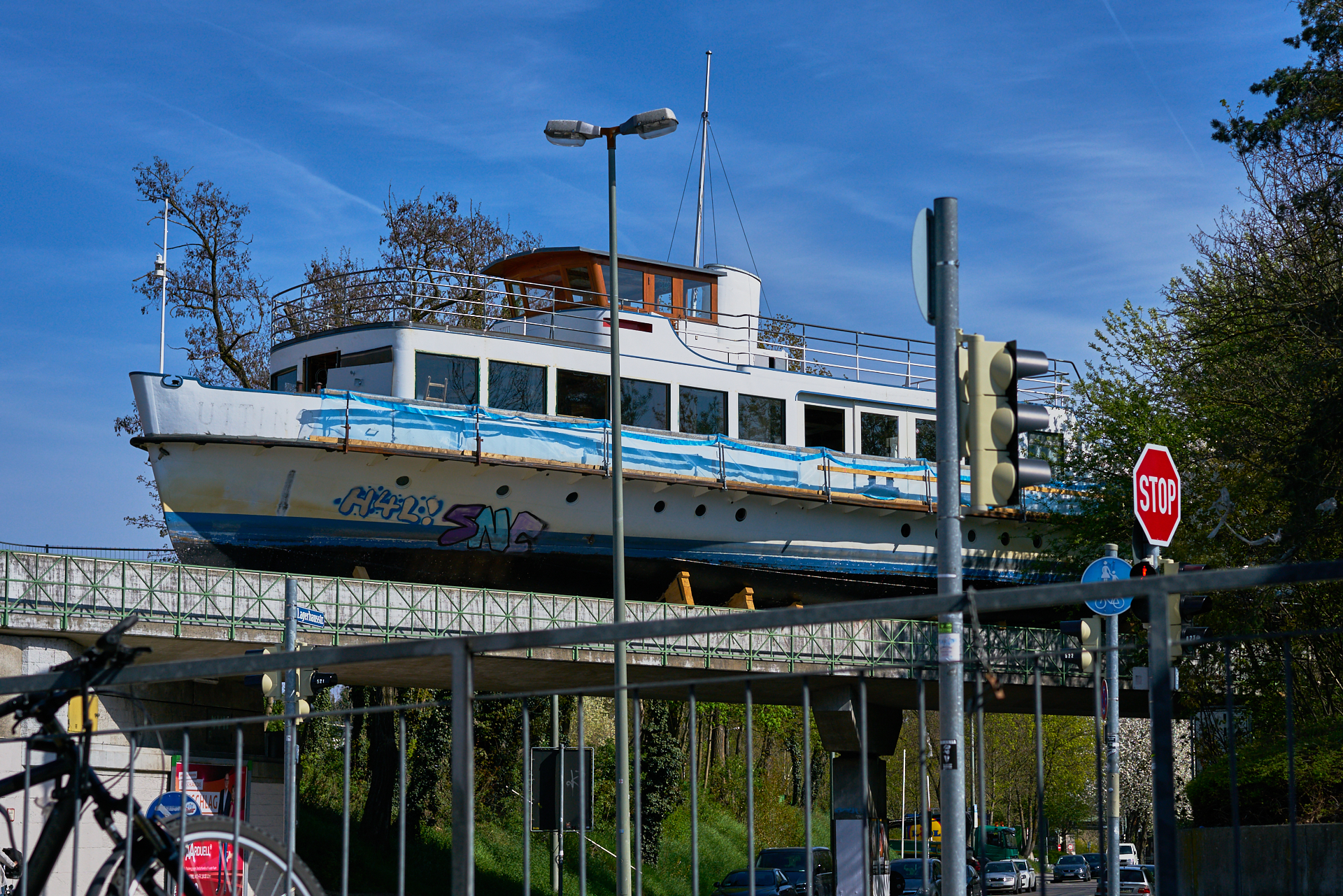 MS-UTTING-auf der Gleisbrücke über der Lagerhausstraße in Sendling