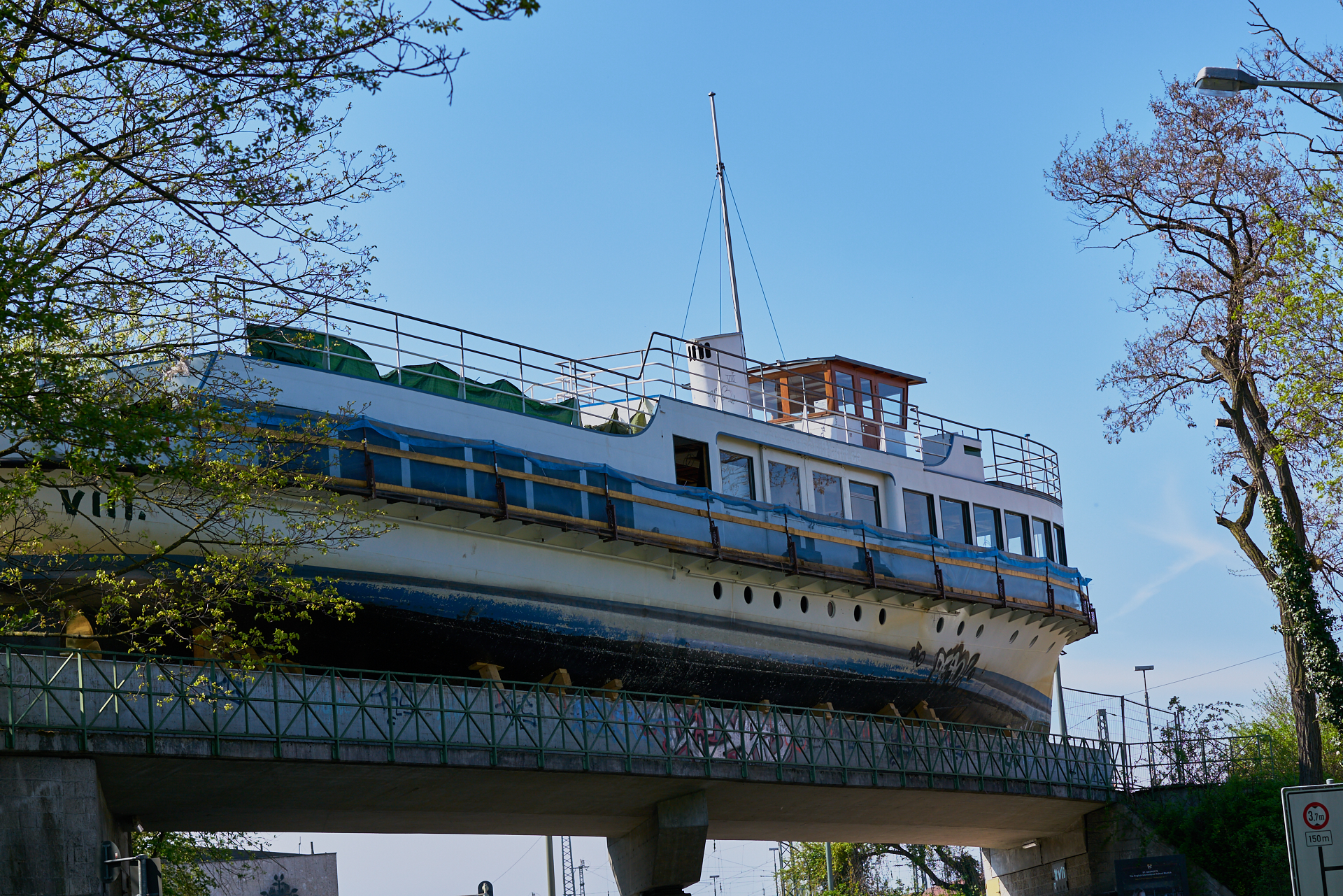 MS-UTTING-auf der Gleisbrücke über der Lagerhausstraße in Sendling