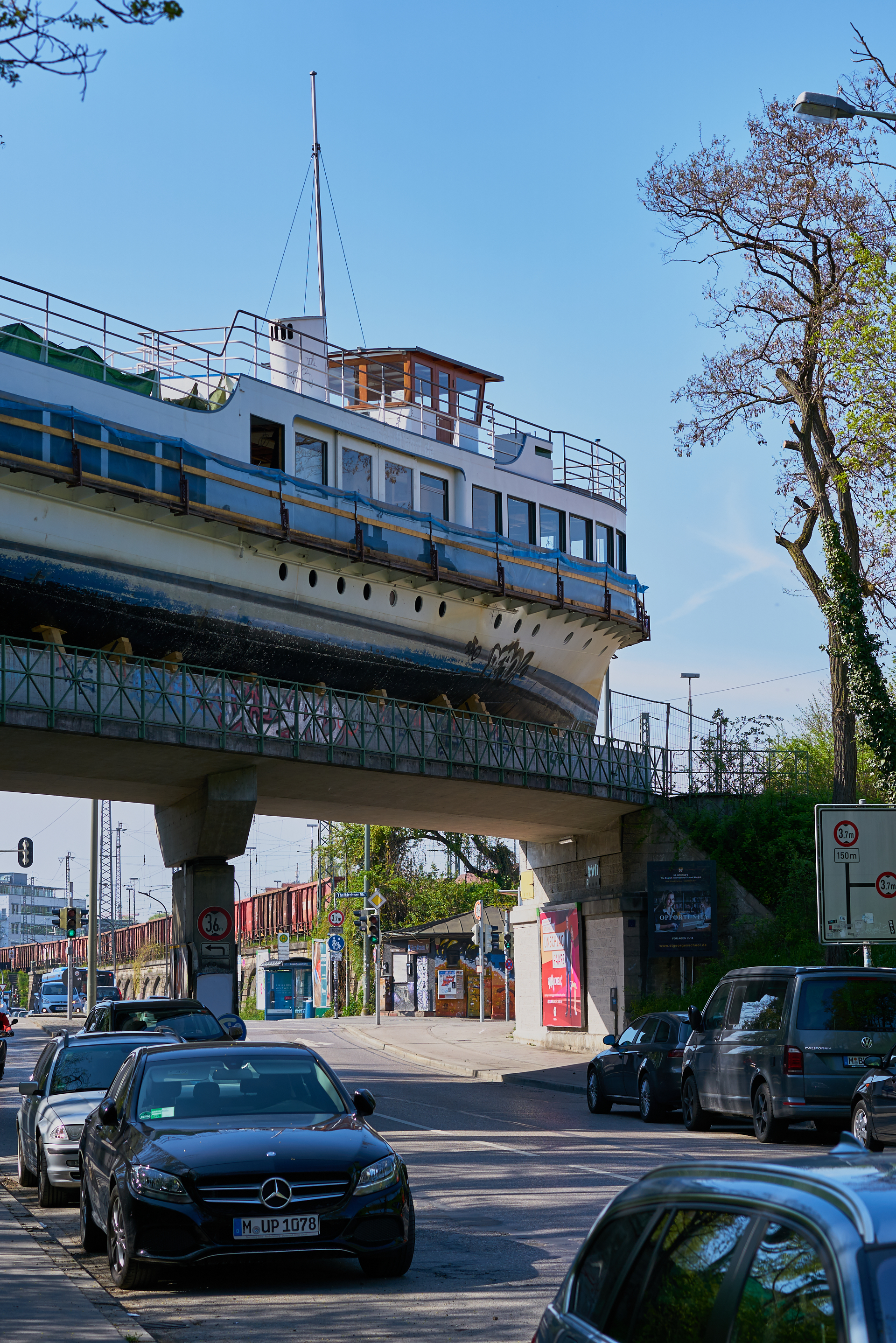 MS-UTTING-auf der Gleisbrücke über der Lagerhausstraße in Sendling