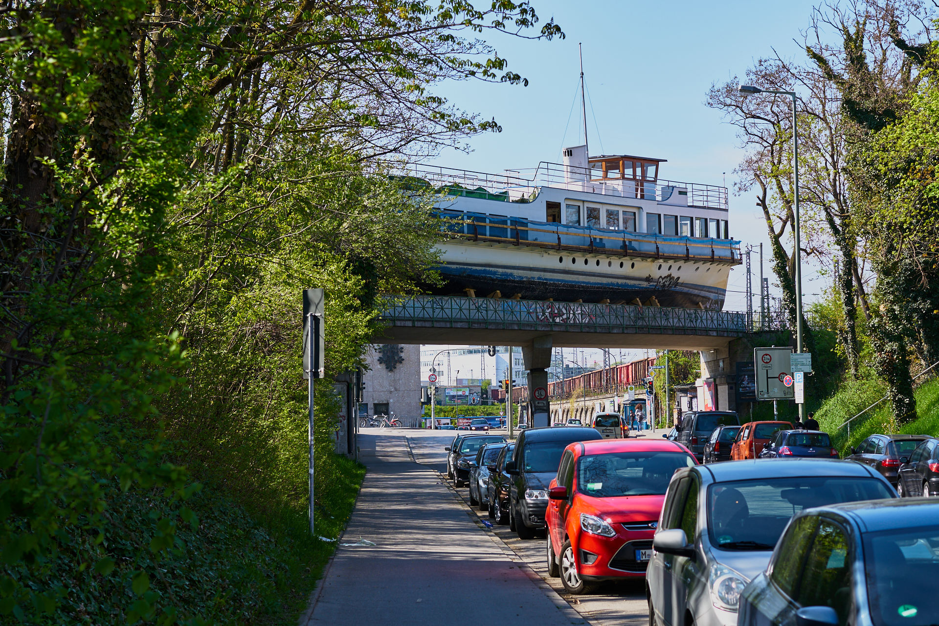 MS-UTTING-auf der Gleisbrücke über der Lagerhausstraße in Sendling