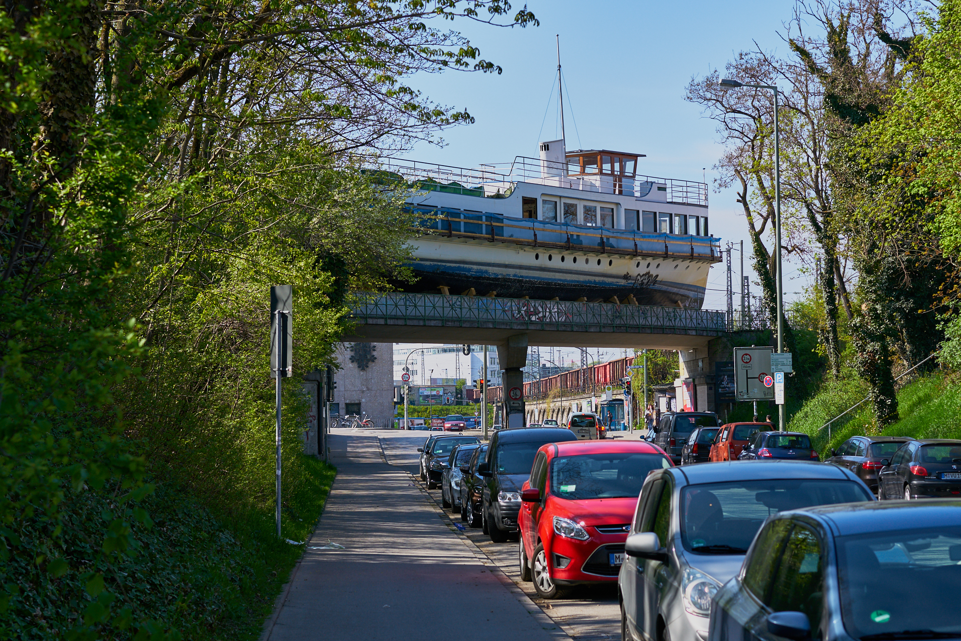 MS-UTTING-auf der Gleisbrücke über der Lagerhausstraße in Sendling
