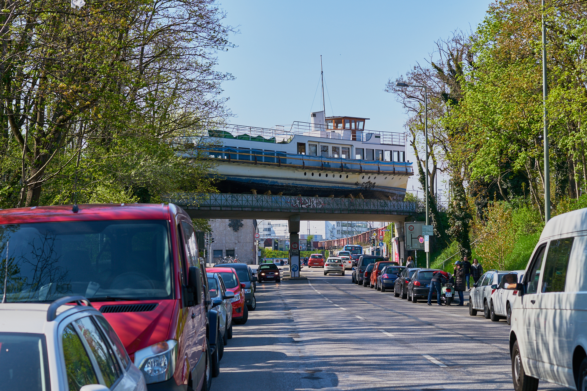 MS-UTTING-auf der Gleisbrücke über der Lagerhausstraße in Sendling